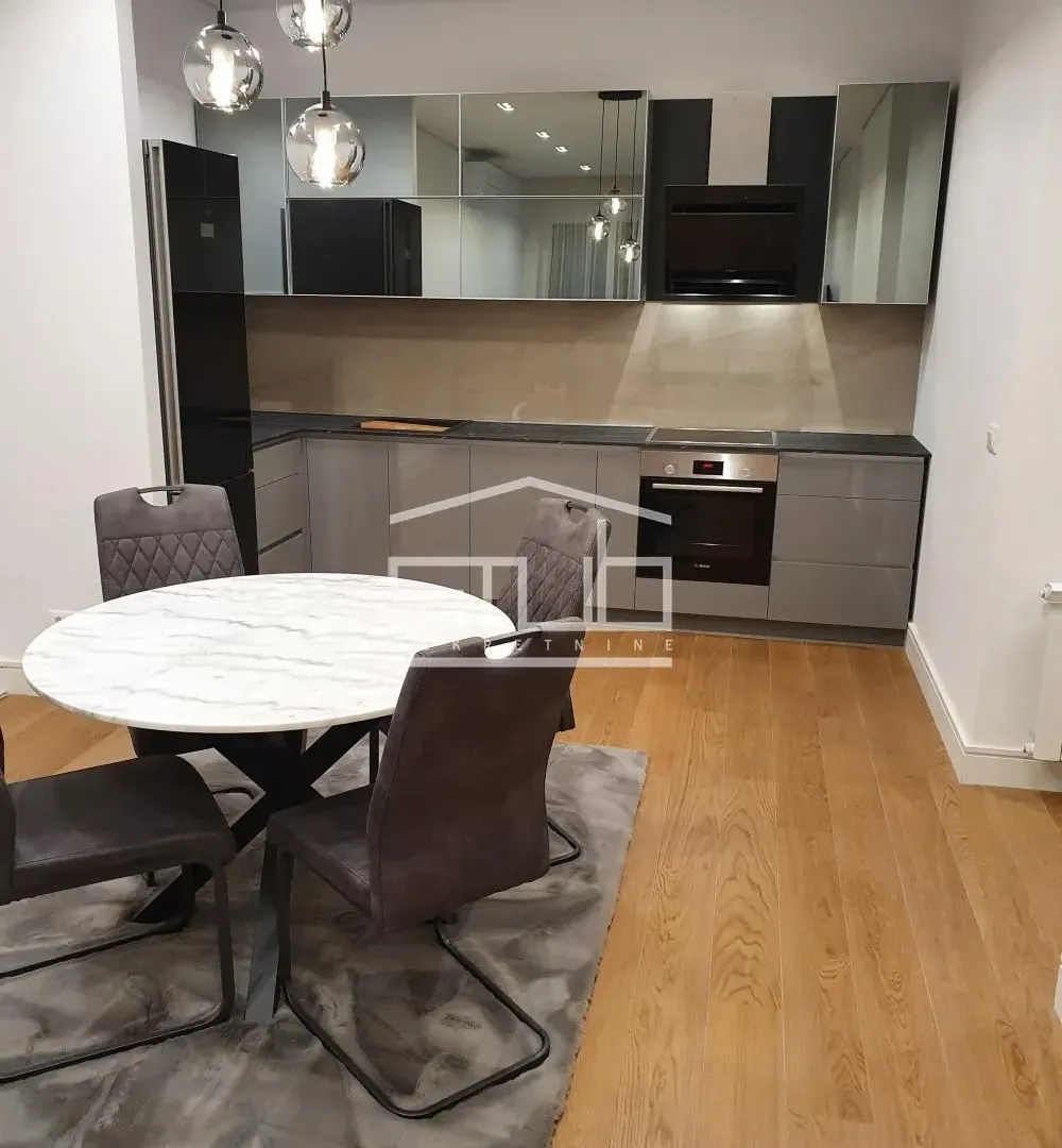 Izdavanje, trosoban stan, 88m², Savski Trg, Beograd