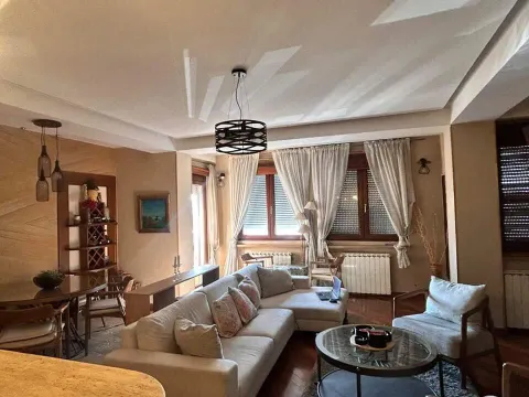 Izdavanje, dvosoban stan, 90m², Stari Aerodrom, Podgorica - image 1