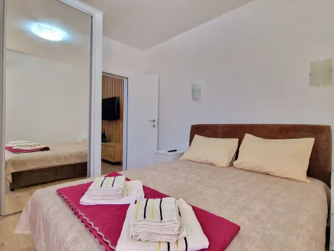 Sale, two bedroom apartment, 70m², Bečići, Budva - image 13