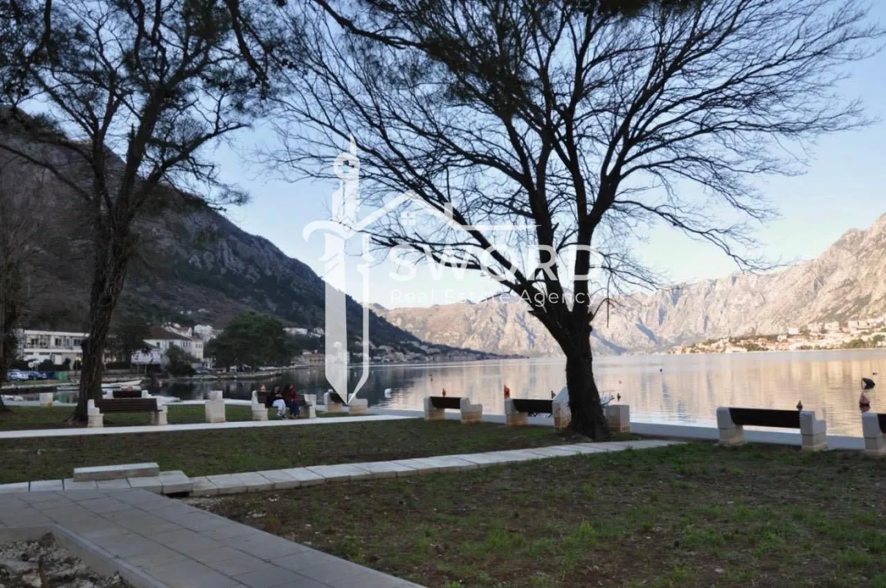 Prodaja, trosoban stan, 110m², Prčanj, Kotor