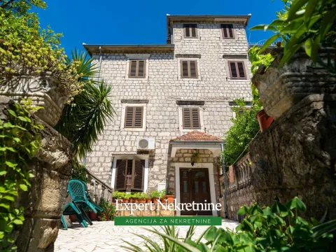 Sale, house, 180m², Kotor, Crna Gora