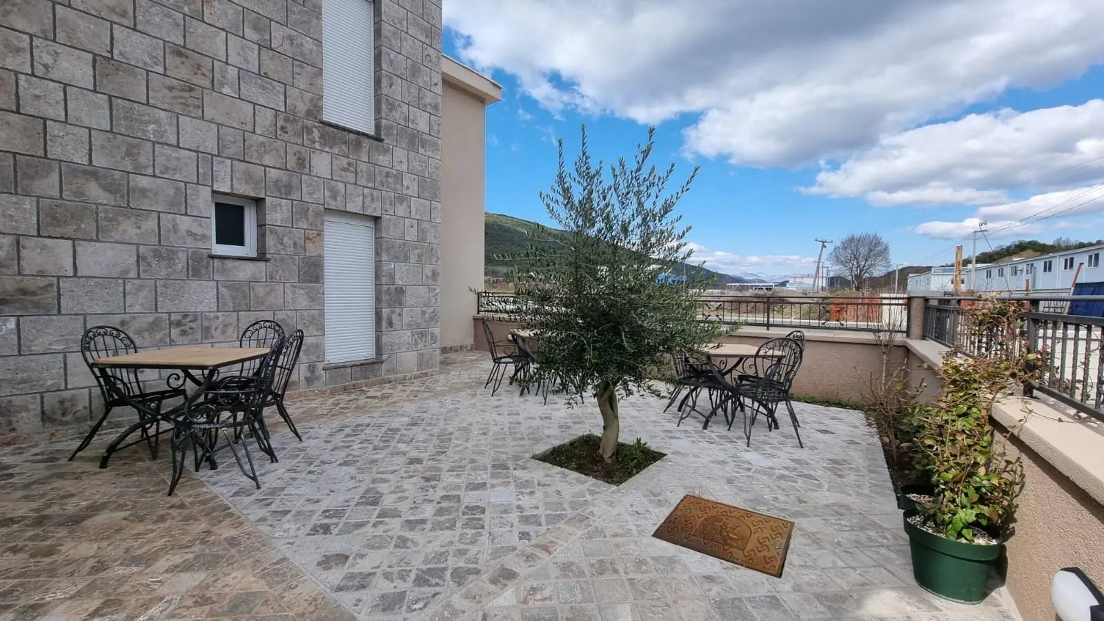 Izdavanje, jednosoban stan, 37m², Lastva Grbaljska, Kotor