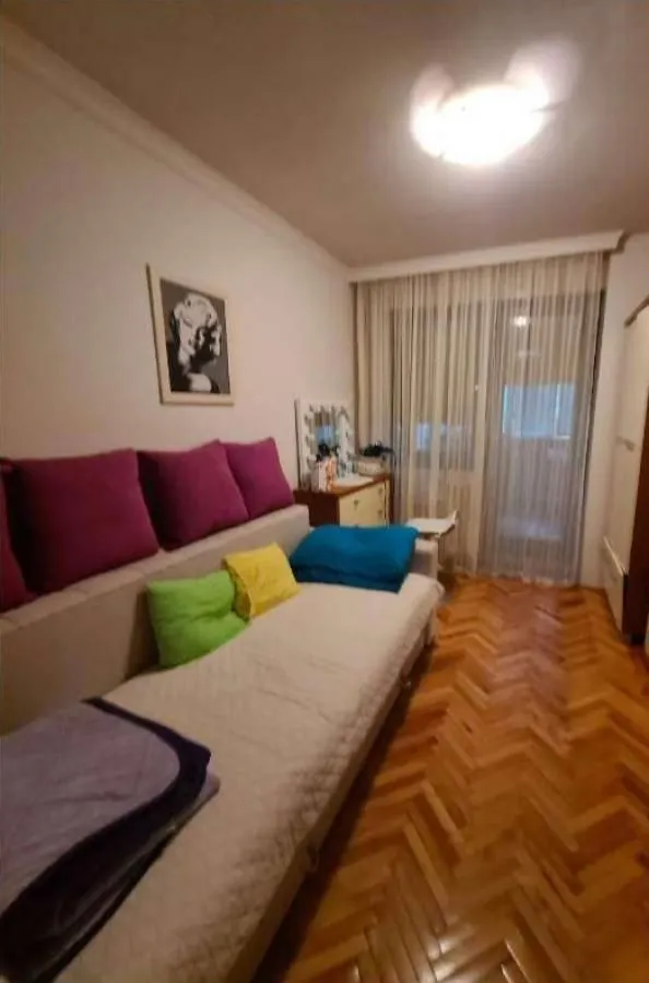 Prodaja, trosoban stan, 79m², Bulevar, Niš