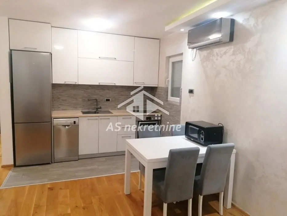 Izdavanje, trosoban stan, 62m², Lekino Brdo, Voždovac Sve Podlokacije