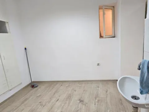 Sale, three bedroom apartment, 60m², Vračar, Šid - image 11
