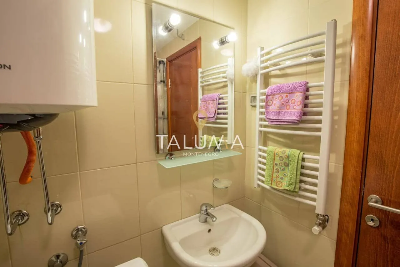 Izdavanje, dvosoban stan, 68m², Preko Morače, Podgorica