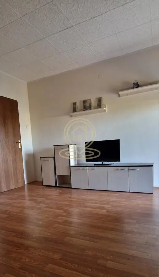 Izdavanje, trosoban stan, 90m², Petrovaradin, Novi Sad