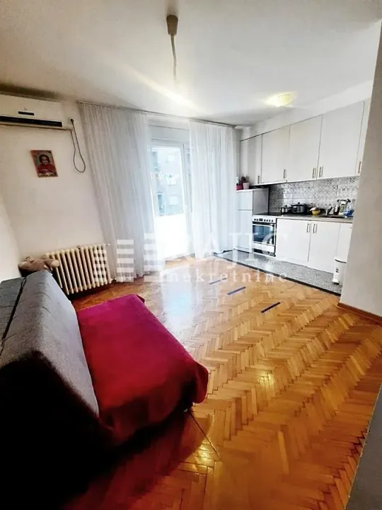 Izdavanje, dvosoban stan, 50m², Stari Grad, Beograd
