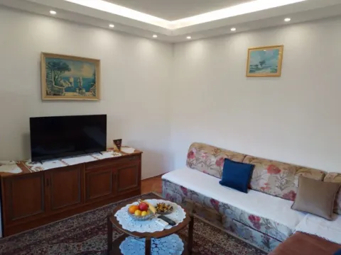 Izdavanje, dvosoban stan, 76m2, Igalo, Herceg Novi Izdavanje, dvosoban stan, 76m2, Igalo, Herceg Novi