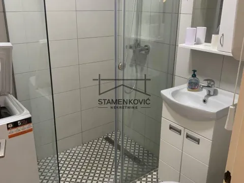 Izdavanje, trosoban stan, 71m², Centar, Novi Sad - image 9