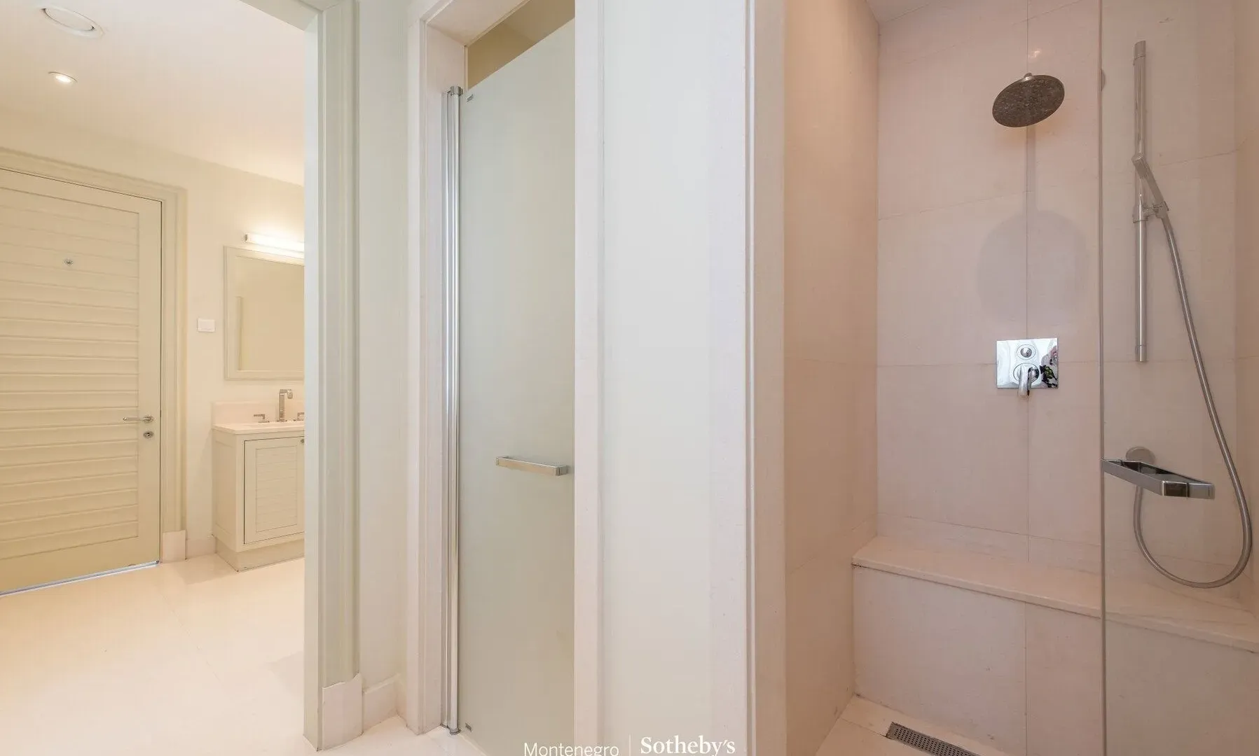 Izdavanje, dvosoban stan, 148m², Porto Montenegro, Tivat