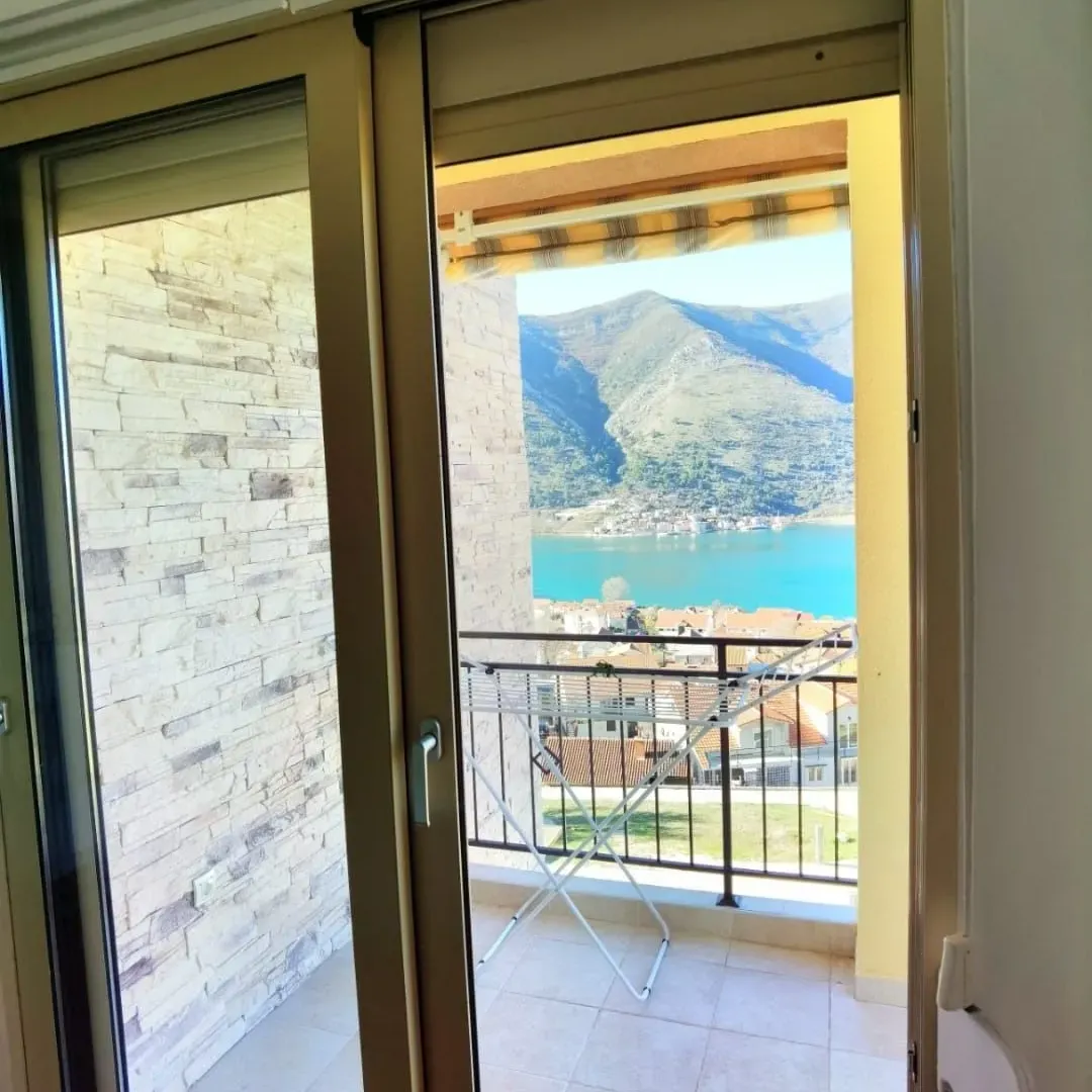 Rent, two bedroom apartment, 50m², Dobrota, Kotor