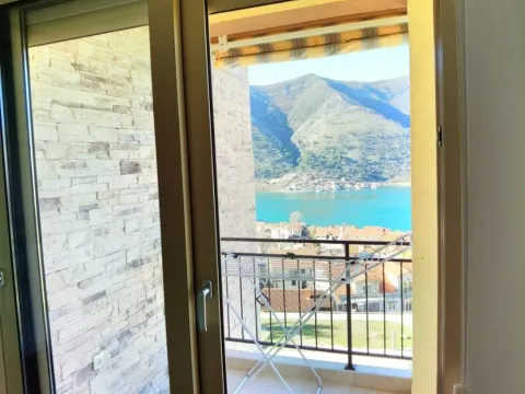 Izdavanje, dvosoban stan, 50m², Dobrota, Kotor - image 5