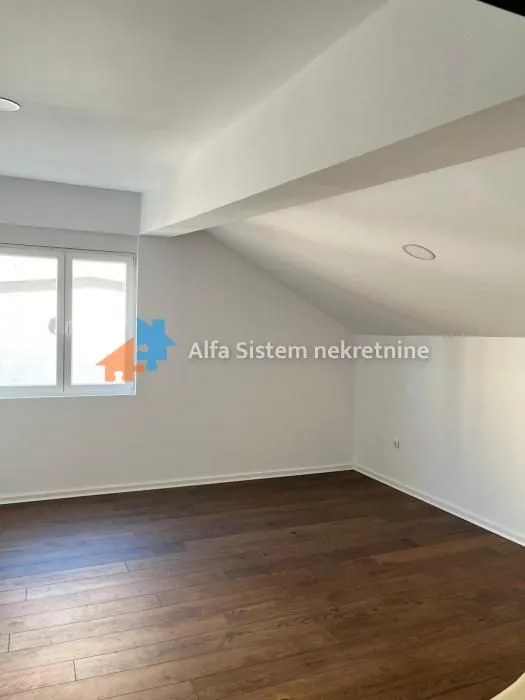 Izdavanje, stan, 250m², Stari Grad, Beograd