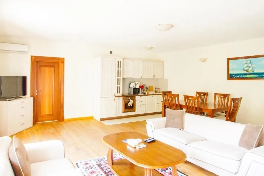Sale, house, 1300m², Perazića do, Budva