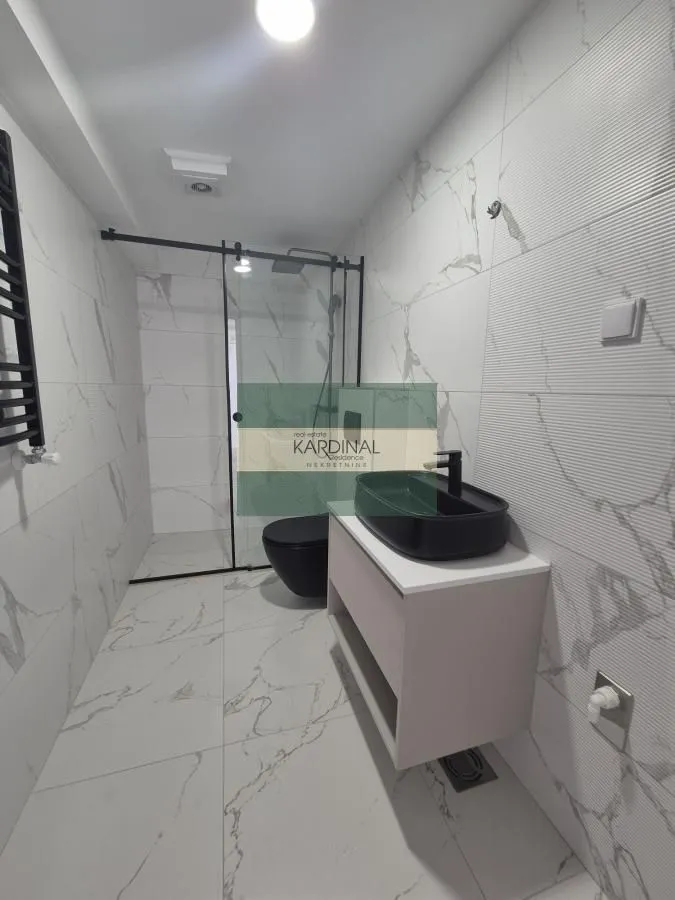 Prodaja, trosoban stan, 79m², Erdoglija, Kragujevac