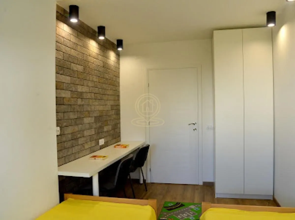 Izdavanje, trosoban stan, 61m², Medijana, Niš