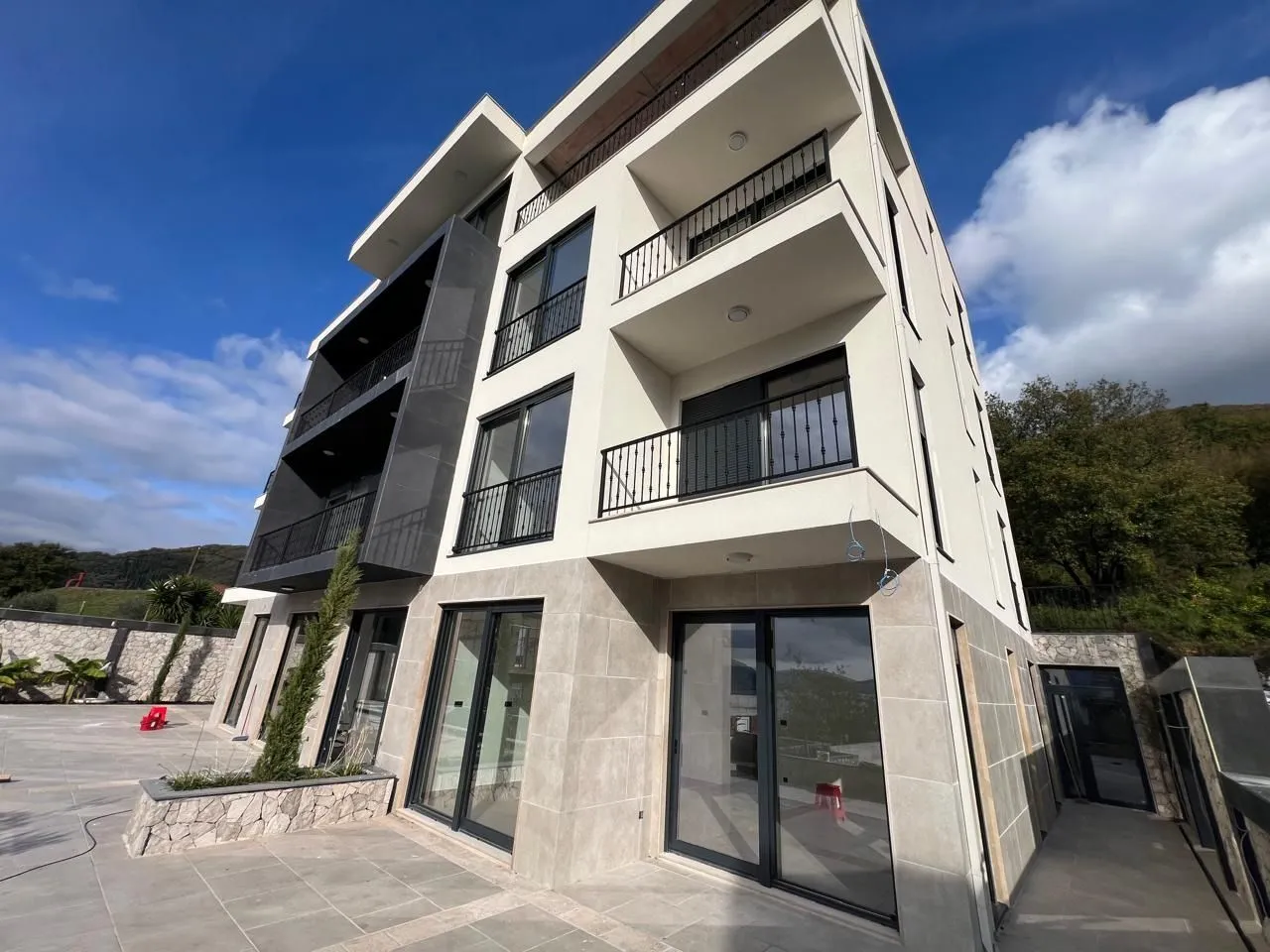 Prodaja, četvorosoban stan, 124m², Tivat, Crna Gora