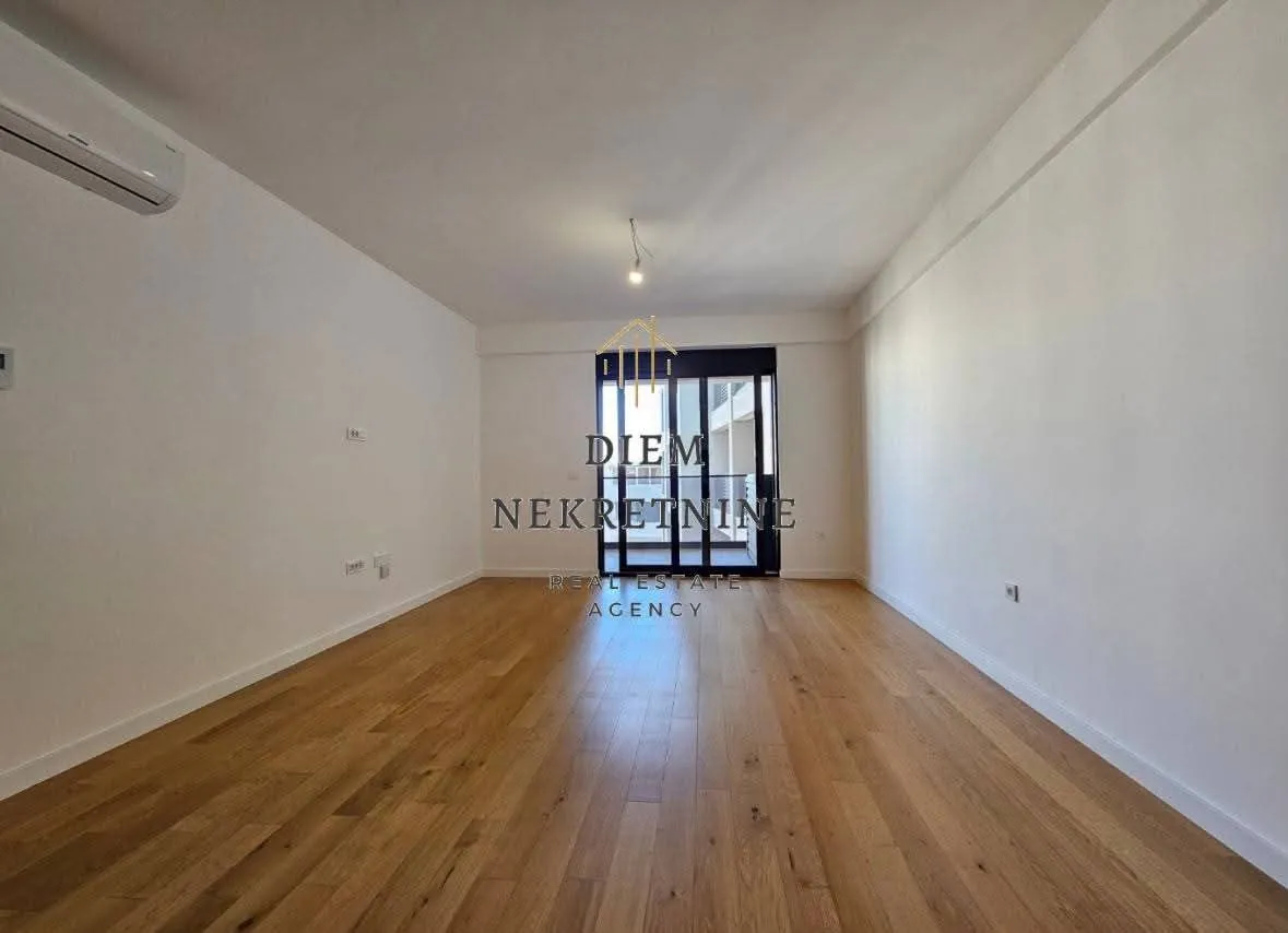 Prodaja, jednosoban stan, 62m², Centar, Bar