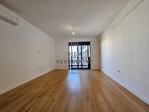 Prodaja, jednosoban stan, 62m², Centar, Bar - image 2