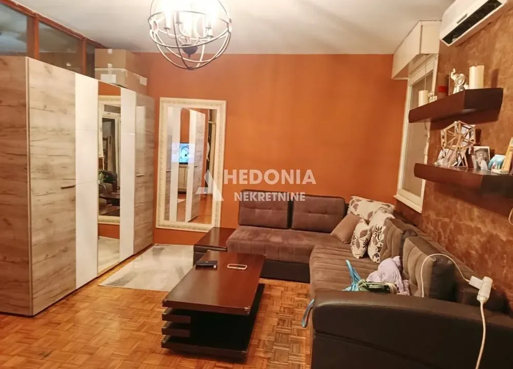 Prodaja, trosoban stan, 70m², Borča 1, Borča Sve Podlokacije