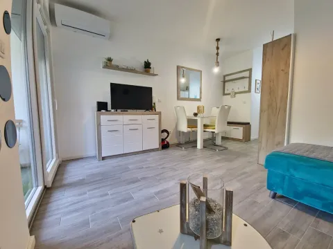 Rent, studio apartment, 30m², Budva, Crna Gora - image 11