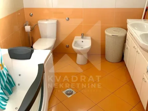 Izdavanje, kuća, 240m², Donja Gorica, Podgorica - image 15