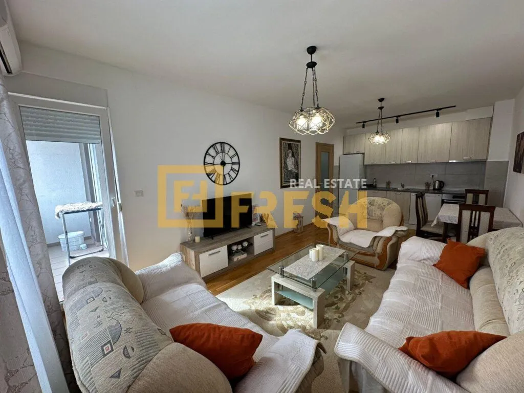 Izdavanje, dvosoban stan, 65m², Stari Aerodrom, Podgorica