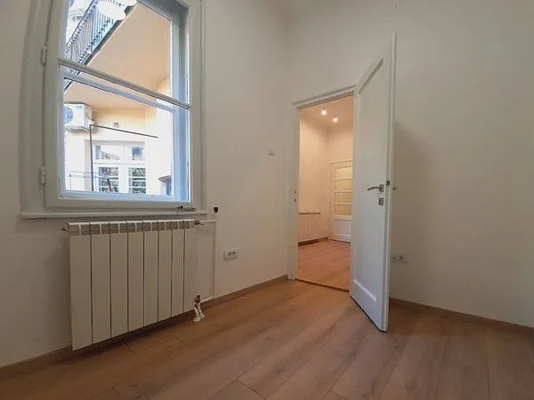 Izdavanje, poslovni prostor, 87m², Vračar, Šid