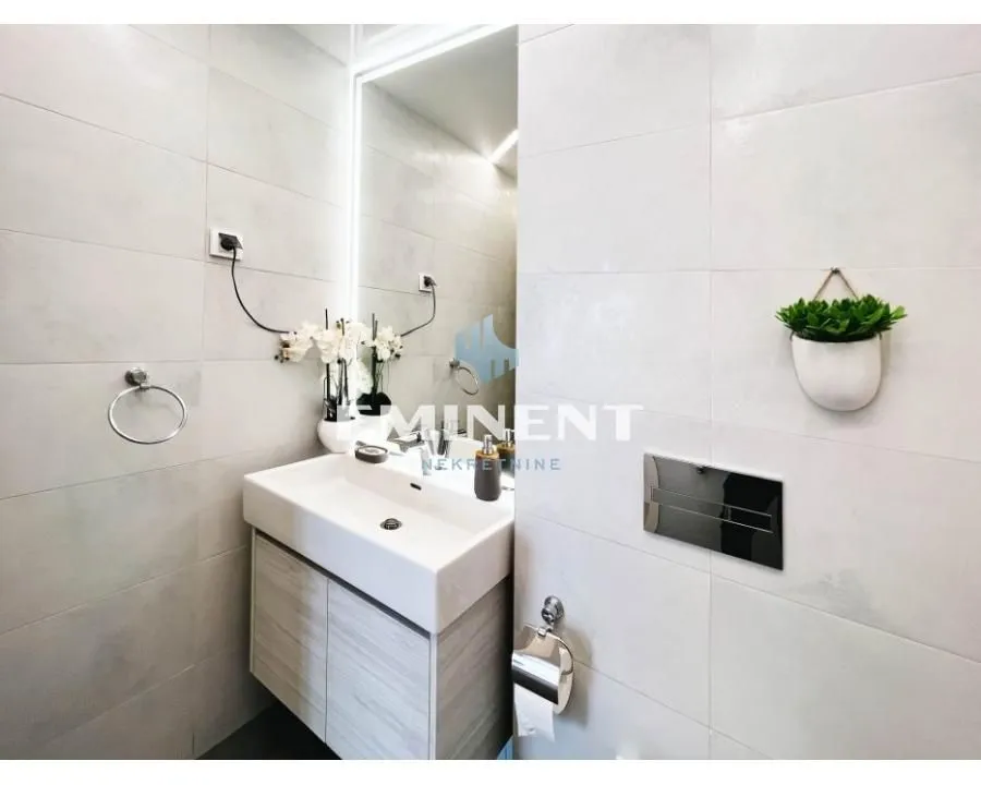 Izdavanje, trosoban stan, 90m², Savski Venac, Beograd