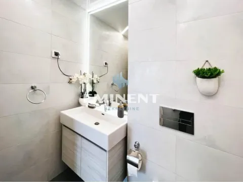 Izdavanje, trosoban stan, 90m², Savski Venac, Beograd - image 9