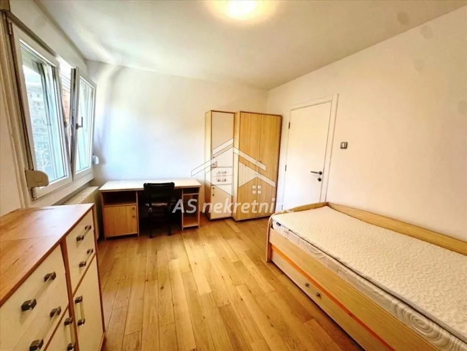 Izdavanje, četvorosoban stan, 94m², Lion, Zvezdara Sve Podlokacije