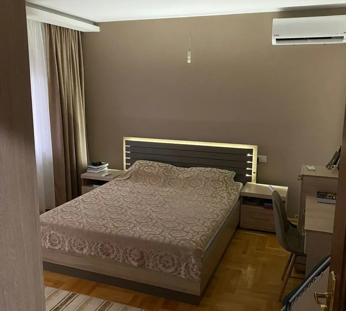 Izdavanje, kuća, 250m², Karaburško Polje, Podgorica