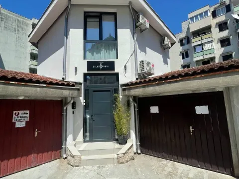 Parking garaža in Topla