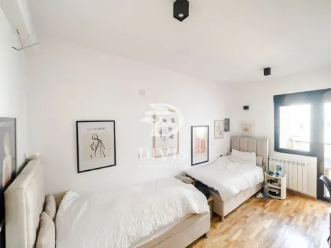 Sale, two bedroom apartment, 57m², Južni Bulevar, Vračar Sve Podlokacije - image 3