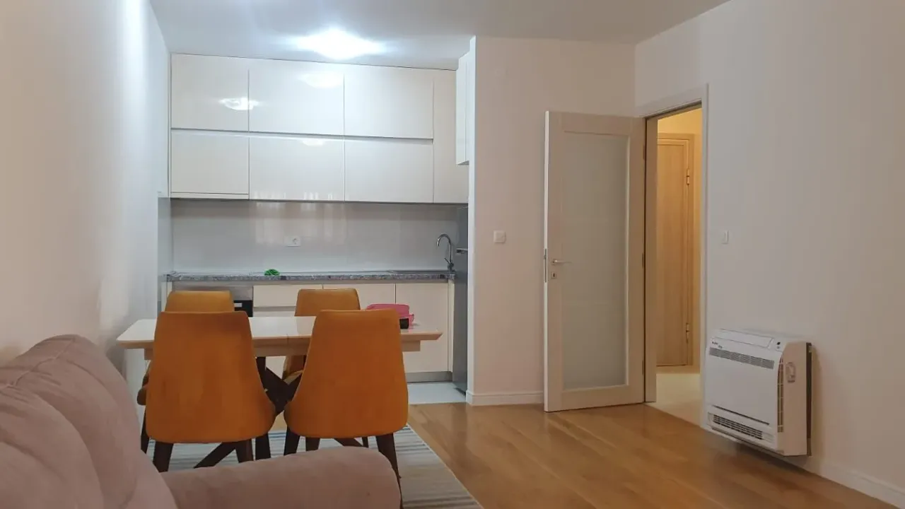 Izdavanje, dvosoban stan, 69m², Central Point, Podgorica