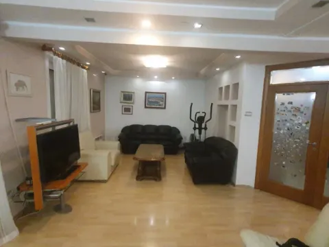 Prodaja, trosoban stan, 130m2, Malo Brdo, Podgorica Prodaja, trosoban stan, 130m2, Malo Brdo, Podgorica
