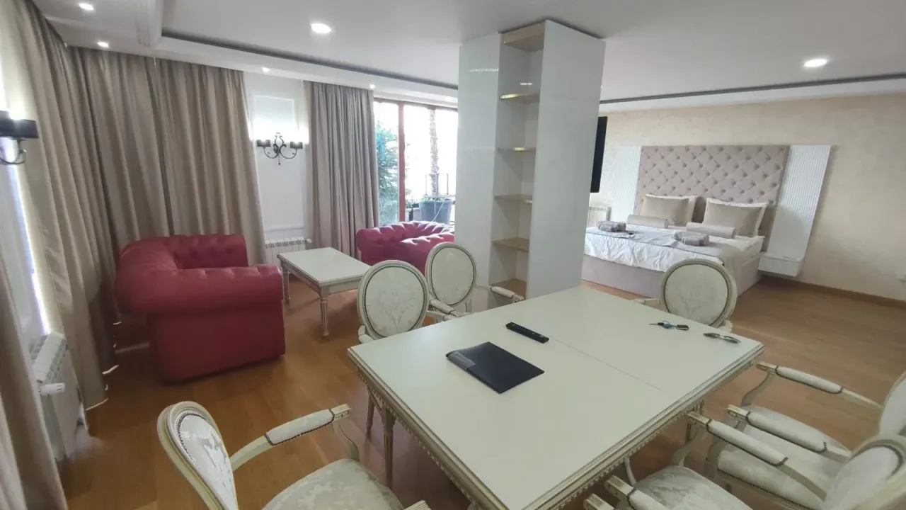 Prodaja, dvosoban stan, 184m², Centar, Loznica