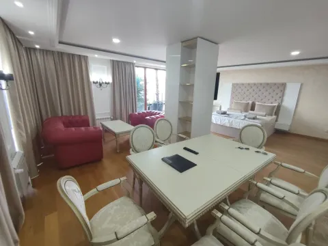 Prodaja, dvosoban stan, 184m², Centar, Loznica - image 1