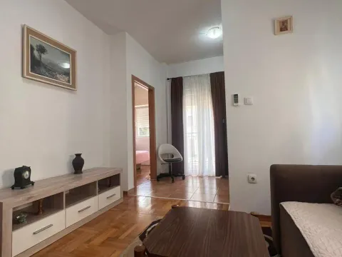Rent, one bedroom apartment, 30m², Krivi Most, Podgorica - image 6