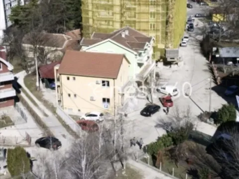 Izdavanje, poslovni prostor, 75m², Centar, Nikšić - image 2