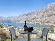 Sale, two bedroom apartment, 136m², Kotor, Crna Gora - image 3
