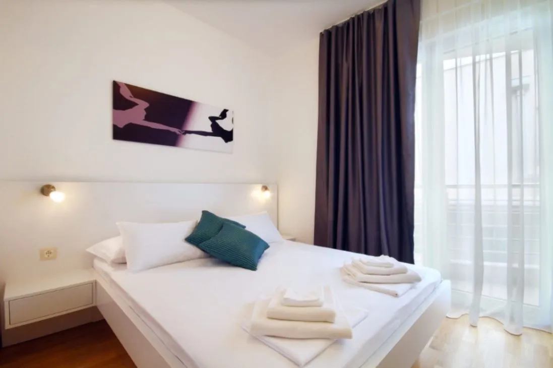 Izdavanje, dvosoban stan, 46m², Gospoština, Budva