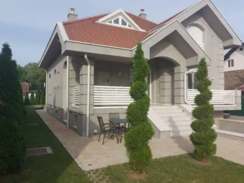 Sale, house, 380m², Inđija, Srbija
