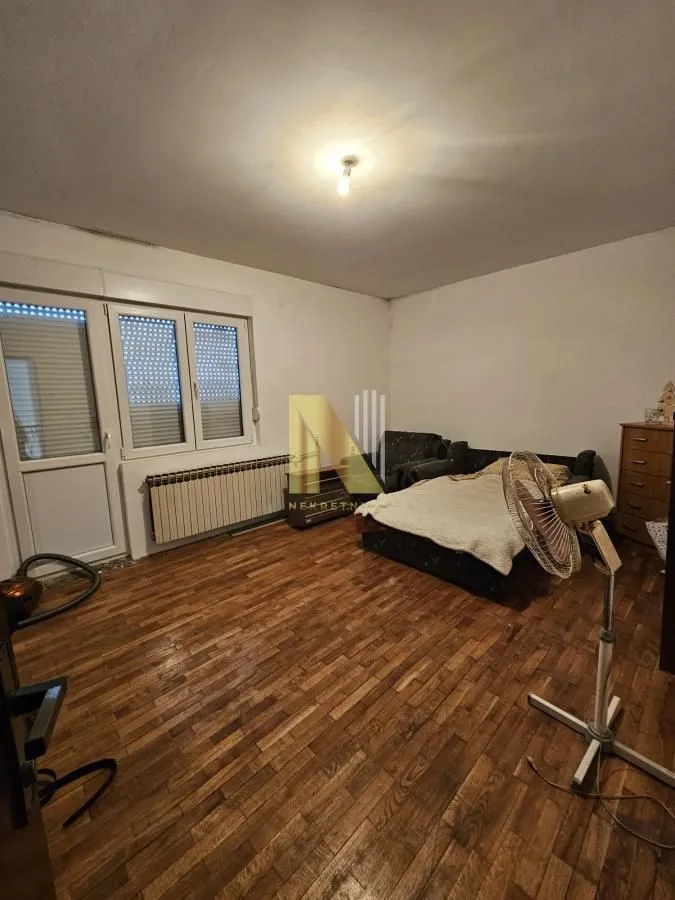 Prodaja, kuća, 330m², Veternik, Novi Sad Sve Podlokacije