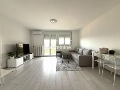 Izdavanje, trosoban stan, 58m², Novi Beograd Blok 28, Novi Beograd Sve Podlokacije - image 2