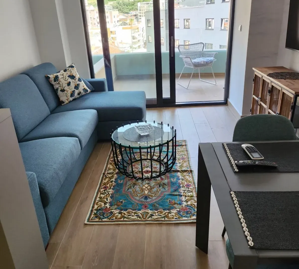 Izdavanje, garsonjera, 47m², Bečići, Budva