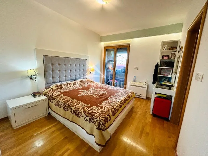 Prodaja, trosoban stan, 136m², Centar, Podgorica