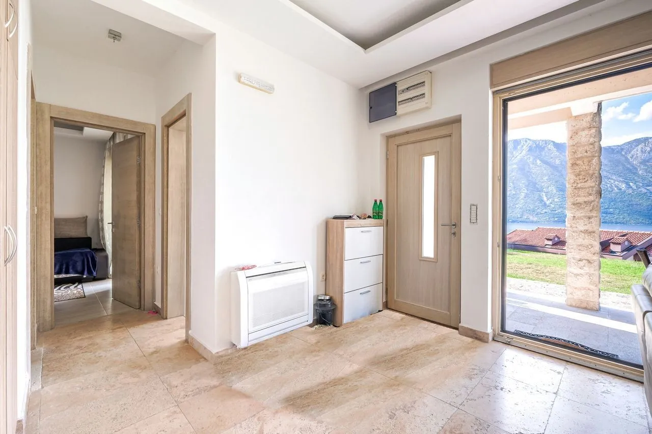 Prodaja, dvosoban stan, 67m², Kostanjica, Kotor