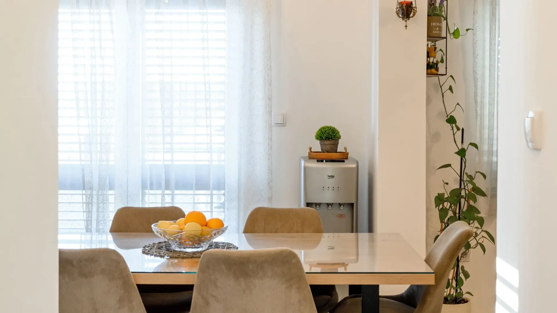 Izdavanje, trosoban stan, 120m², Mrčevac, Tivat